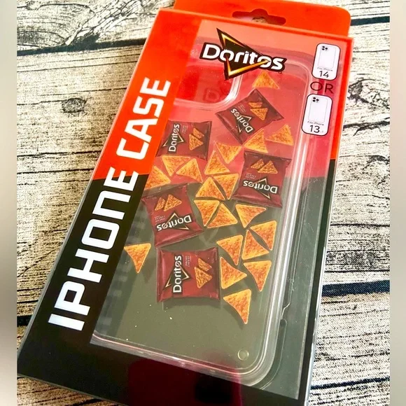 NWT! Protective phone case. Brand new in box. For iPhone 14 and 13 - Picture 1 of 11